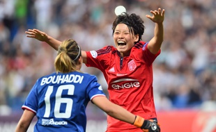 Excellente jeudi, Saki Kumagai peut savourer ce sacre européen avec Sarah Bouhaddi, qui a enfin stoppé sa malédiction dans l'épreuve des tirs au but.