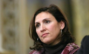 Nora Berra, Secretaire dÍEtat chargee des Ainees, ecoute les intervenants, a la prefecture du Rhone, lors d'un debat sur l'identite nationale. Lyon, (Rhone) FRANCE-22/01/2010.