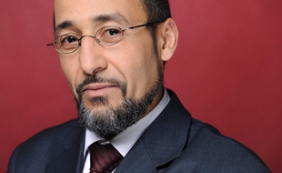 Le grand imam de Bordeaux Tareq Oubrou vient de publier un livre.
