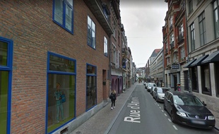 Le jeune homme a été retrouvé inconscient rue d'Amiens, à Lille.
