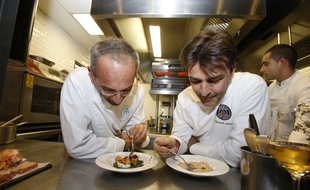 Michel Portos goûte au plat de Yannick Alléno et vice-versa - TERROIR PARISIE