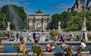 Au jardin des Tuileries un jour de beau temps.