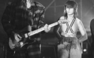 Fred Chichin, le guitariste du duo rock français les Rita Mitsouko, est décédé mercredi matin à l'âge de 53 ans, des suites d'un cancer fulgurant, ont annoncé la maison de disques Because et l'organisateur de concerts Corida.