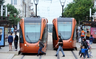 Tramways en centre-ville du Mans (illustration).