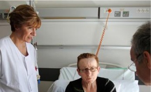 Marie-Hélène et son médecin, le Pr Pujol.