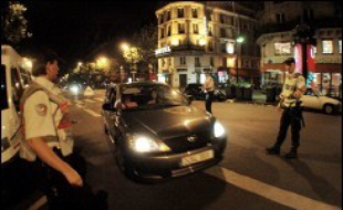 En une heure samedi peu avant l'aube, huit conducteurs sur trente ont été contrôlés avec une dose d'alcool au dessus de 0,5 gramme par litre de sang, lors d'une opération de dépistage d'alcoolémie dans le Quartier latin à Paris, a constaté un journaliste de l'AFP.