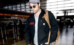 L'acteur Robert Pattinson à l'aéroport LAX, à Los Angeles.