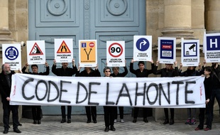 Lors d'une manifestation de la Cimade contre la manière dont les réfugiés sont accueillis.