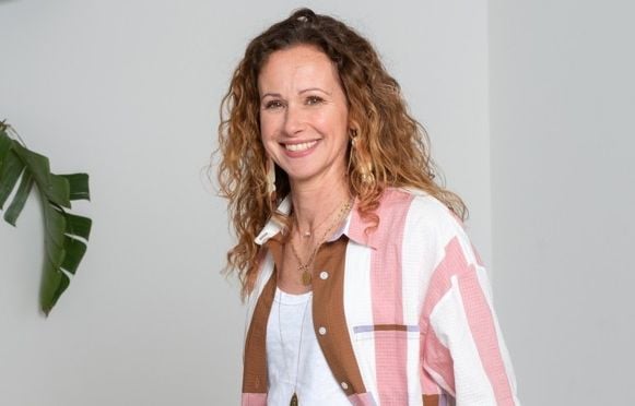 Avec « Ma rénovation est la plus belle de France » sur M6, « tout le monde peut rénover », assure Sophie Ferjani