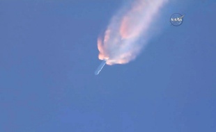 La fusée Falcon 9 de SpaceX, au-dessus de Cape Canaveral, aux Etats-Unis, le 28 juin 2015.