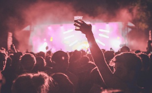 Le Macki Festival est une réunion des collectifs La Mamie's et Cracki Records qui œuvrent depuis près de 10 ans au service de la culture musicale.