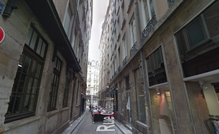 Un périmètre de sécurité a été installé rue Giuseppe Verdi à Lyon