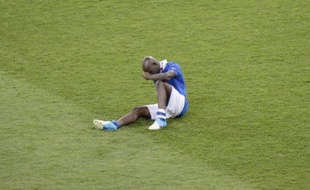 Mario Balotelli, en larmes après la défaite face à l'Espagne en finale de l'Euro 2012