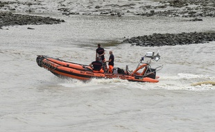 Des pompiers sur la Loire à la recherche de Steve Maia Caniço, le 20 juillet 2019