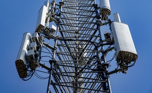 Illustration. Antennes relais.