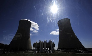 La centrale de Tricastin, au nord d'Avignon, est la troisième plus vieille centrale nucléaire française.