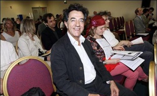 Le conseil national interrégional (CNIR) des Verts a refusé à une forte majorité, dimanche à Montreuil, la proposition du député de Paris Yves Cochet, avancée la veille, de dissoudre les Verts afin "de refonder l'écologie politique".