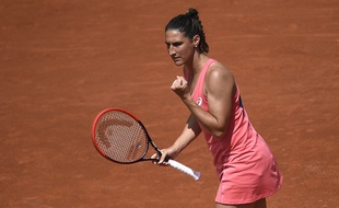 Virginie Razzano est qualifiée pour le deuxième tour de Roland-Garros.