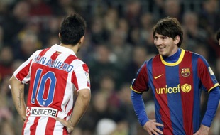 Lionel Messi chambre Sergio Aguero, le 5 février 2011 à Barcelone.