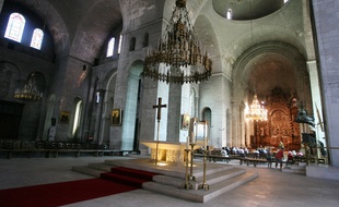 Dorothée a été consacrée nouvelle Vierge dans la cathédrale Saint-Front de Périgueux.