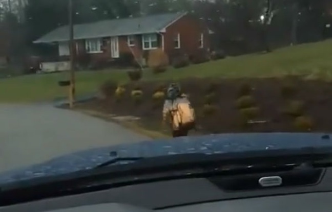 VIDÉO. États-Unis: Son fils harcèle d'autres enfants, il le force à courir chaque matin