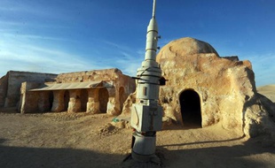 A Ong Jmel, dans le sud tunisien, dans le désert, un lieu de tournage pour une des nombreuses scènes de Star Wars, photographié le 4 mai 2014