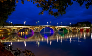 Comme l'an dernier, le Pont-Neuf sera illuminé aux couleurs arc-en-ciel à l'occasion de la Marche des Fiertés.