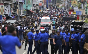 Vers 10 heures, dimanche matin, le bilan faisait état de 156 morts lors de six explosions au Sri Lanka.