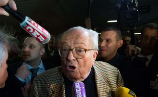 Le président d'honneur du Front national, Jean-Marie Le Pen a réitéré ses propos sur les chambres à gaz.