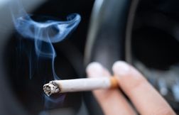 Mais en fait, pourquoi on ne trouve plus de cendriers dans les voitures ?