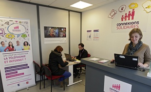 Lille, le 18 fevrier 2015. Emmaus Connect a ouvert un point d'accueil Connexions solidaires dans le quartier de Waezmmes.