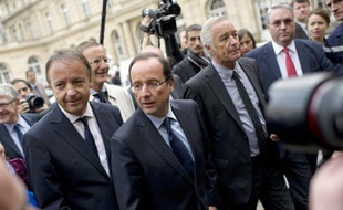 François Rebsamen, chargé des questions de sécurité dans l'équipe du candidat PS pour 2012 François Hollande, a demandé mercredi à Claude Guéant de "cesser sa politique gesticulatoire" face à la criminalité organisée à Marseille, estimant qu'il est "urgent d'agir".