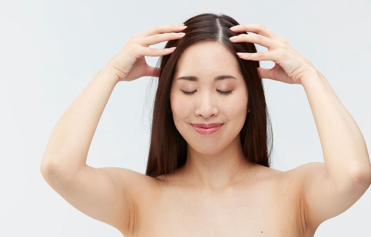 Beauté : Pourquoi cet été, vous devriez prendre soin de votre cuir chevelu plutôt que de vos pointes ?