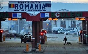 Le poste frontière de Sculeni, entre la Romanie et la Moldavie, porte d'entrée de l'espace Schengen, le 18 janvier 2011.