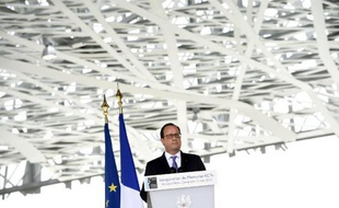 Le président François Hollande prononce son discours lors de l'inauguration du Mémorial ACTe consacré à l'esclavage, le 10 mai 2015 à Point-à-Pitre (Martinique)
