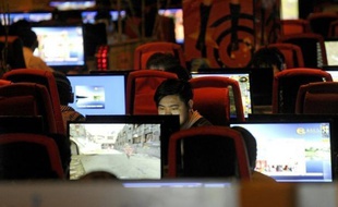 La Chine a annoncé samedi d'importantes restrictions d'utilisation des microblogs, la fermeture de plusieurs sites internet et l'arrestation de personnes accusées d'être à l'origine de "rumeurs" de coup d'Etat à Pékin.