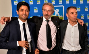 Frédéric Thiriez, le président de la LFP, entouré de Nasser Al-Khelaïfi et Olivier Sadran, en septembre 2014, à Paris.