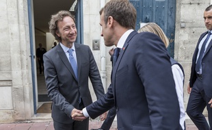 Stéphane Bern et Emmanuel Macron, le 14 juin 2018 à Rochefort.