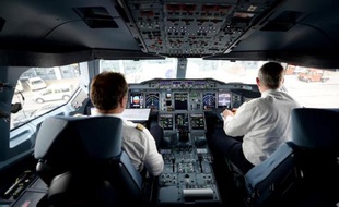 Les compagnies aériennes allemandes ont décidé d'adopter la règle des deux personnes en permanence dans le cockpit de leurs avions
