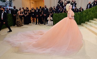 Billie Eilish au Met Gala, dans une robe Oscar de la Renta, le 13 septembre 2021.