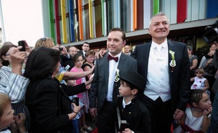 Le maire de la commune de Sigolsheim (Haut-Rhin), Thierry Speitel, qui avait reçu des menaces de mort après avoir revendiqué son homosexualité et le droit au mariage pour tous dans la presse locale, s'est marié samedi, a constaté l'AFP.