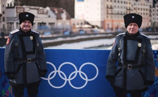 Des membres des forces de sécurité russes à Sotchi le 2 février 2014.