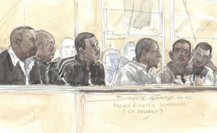 Un homme surnommé "Sanjab" (Nez cassé), a été décrit par plusieurs des six accusés somaliens de la prise d'otages du Ponant comme l'un des meneurs de cet acte de piraterie mais, n'ayant pas été interpellé, il n'est pas jugé à leurs côtés aux assises de Paris.
