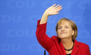 Les électeurs allemands ont reconduit à la chancellerie la conservatrice Angela Merkel le 27 septembre 2009.