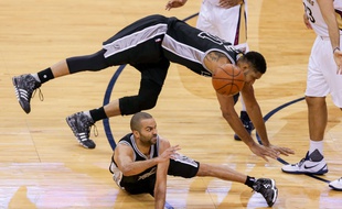 Tony Parker en bonne position de shoot.