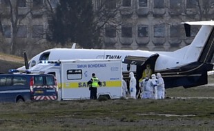 Deux patients atteints du Covid ont été transférés par avion pour être prise en charge au CHU de Bordeaux.