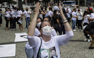 Manifestation à Rio de Janeiro (Brésil) contre la lenteur des décisions du gouvernement pour lutter contre le coronavirus, et l'absence d'aides aux familles de victimes