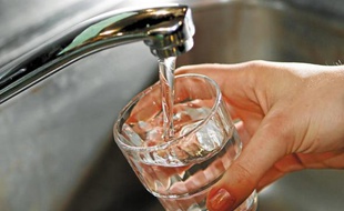 Le prix de l'eau du robinet dépend des investissements pour son épuration.