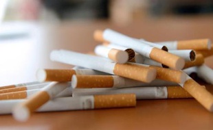 Le Languedoc-Roussillon est la région où l'on boit et fume plus que la moyenne, tandis que le tabagisme quotidien et la consommation d'alcool sont moindres en Ile-de-France, montre un atlas des pratiques addictives en France publié jeudi.