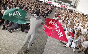 Des manifestants contre le mariage homosexuel à la Défense, le 23 octobre 2012.